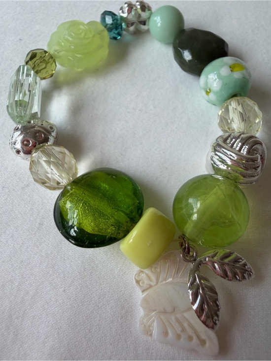 Avon Jewelry - Vintage Avon Green Garden Beaded Stretch Bracelet Green & Silver Toned